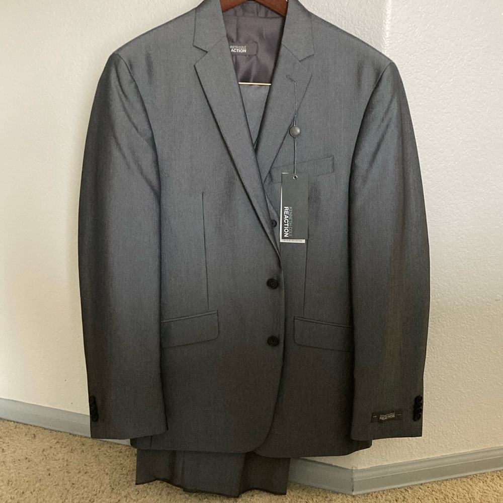 BNWT! Kenneth Cole Reaction Men's Gray Suit 3 piece set 40R W33